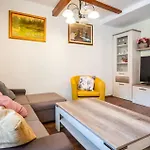 Vikendica 2 Bedroom Stunning In *