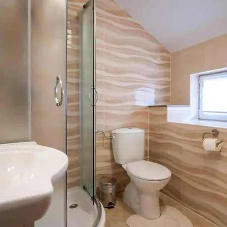 2 Bedroom Stunning In Case de vacanță Veli Brgud