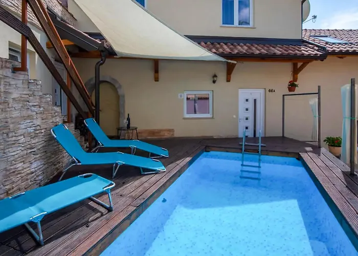 Vakantiehuis 2 Bedroom Amazing In Veli Brgud
