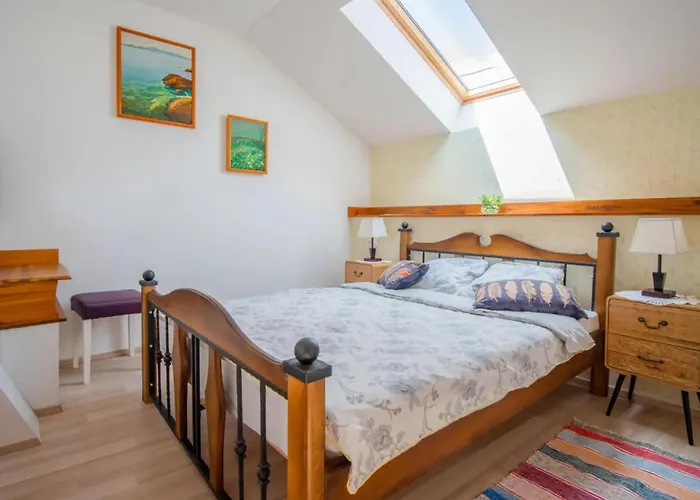 2 Bedroom Amazing In Prázdninový dům *